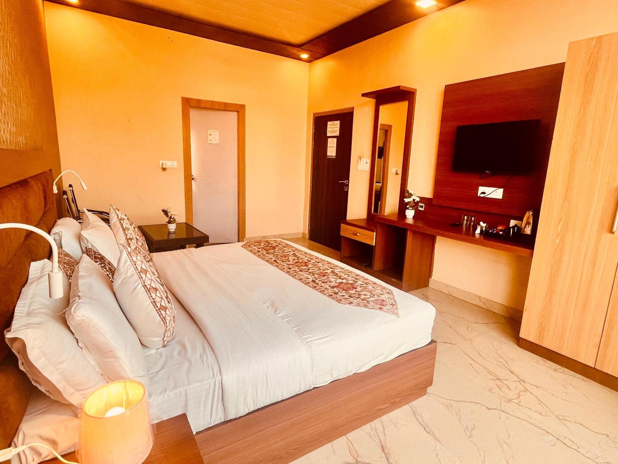 Heaven Resort Ayodhya Bagian luar foto